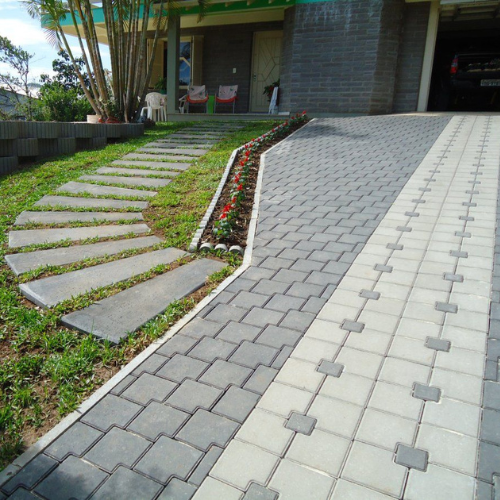 calçada com piso intertravado